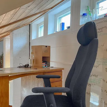 Lovely In Flaktveit With Wifi Prázdninový dům